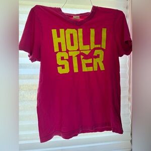 Hollister men’s Magenta Tee with Yellow Logo